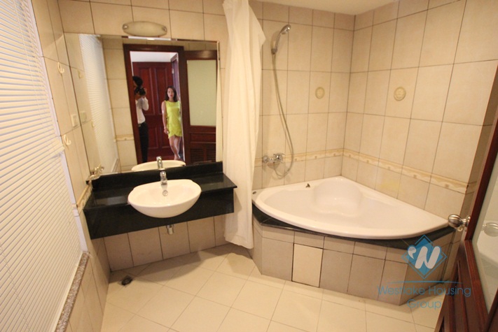 Nice view one bedroom apartment for rent on Au Co street, Tay Ho, Hanoi